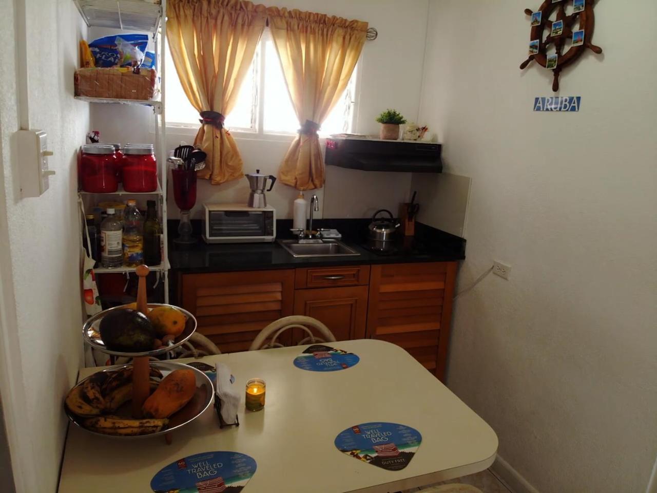 Hostel Room Aruba โอรันเยสตัด ภายนอก รูปภาพ