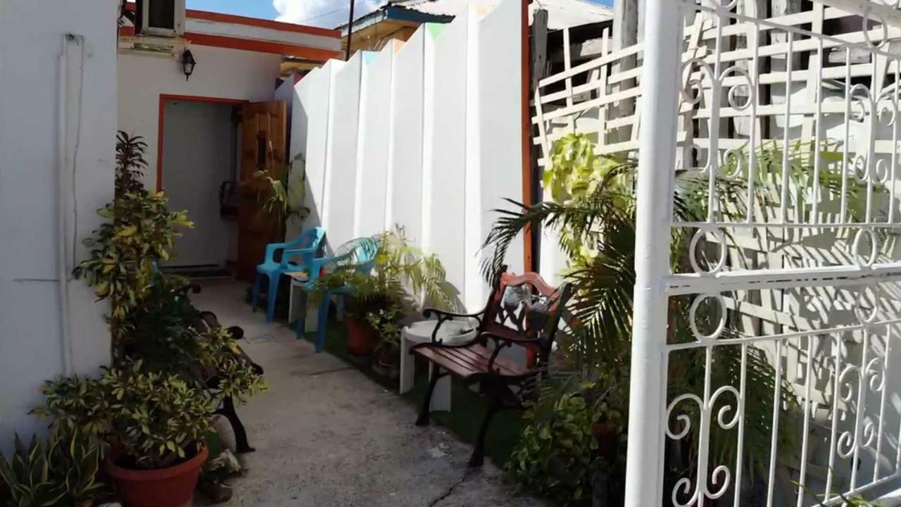 Hostel Room Aruba โอรันเยสตัด ภายนอก รูปภาพ